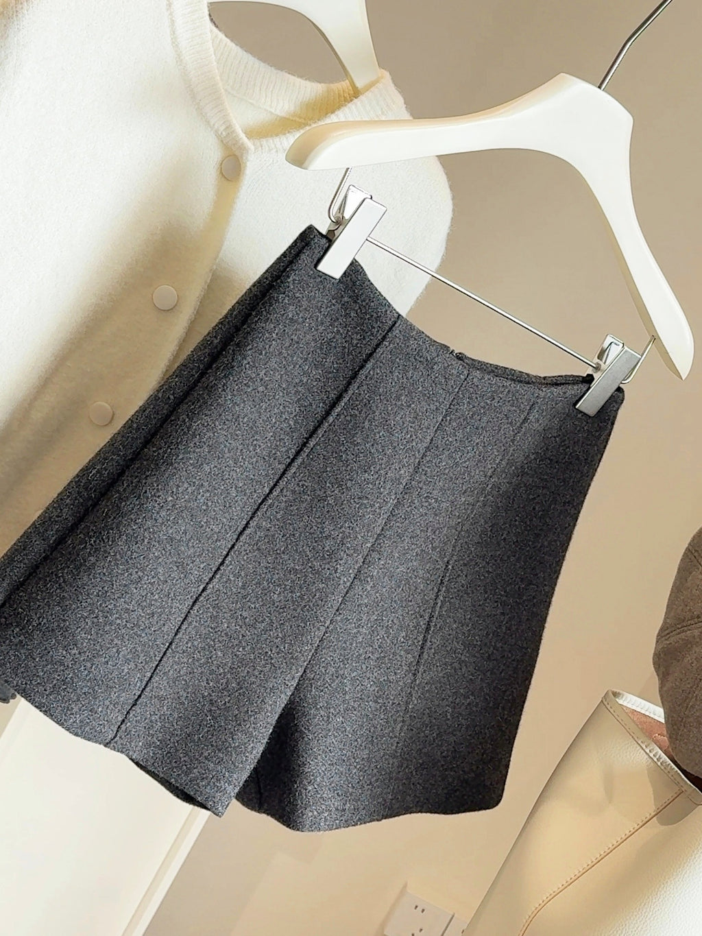 HIGH-WAIST WOOLEN STRAIGHT SHORTS