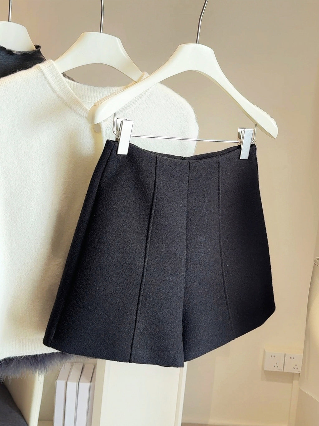 HIGH-WAIST WOOLEN STRAIGHT SHORTS