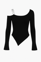 Spice circle chain cross-neck top